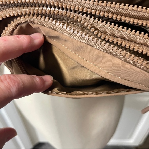 NWT 3-in-1 Crossbody, Belt & Wristlet Bag - Picture 7 of 10